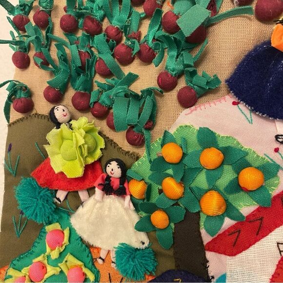 Peruvian Arpillera Textile Folk Art Embroidered Applique 3D Wall tapestry 19x18 - Picture 4 of 13